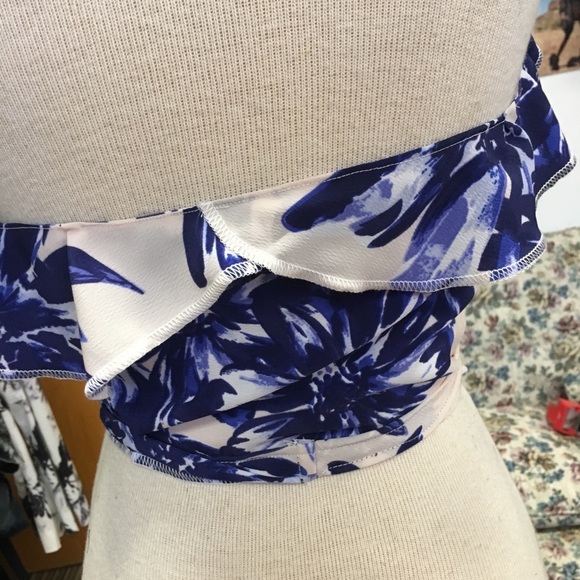 Floral print blouse with chain straps - Picture 6 of 8